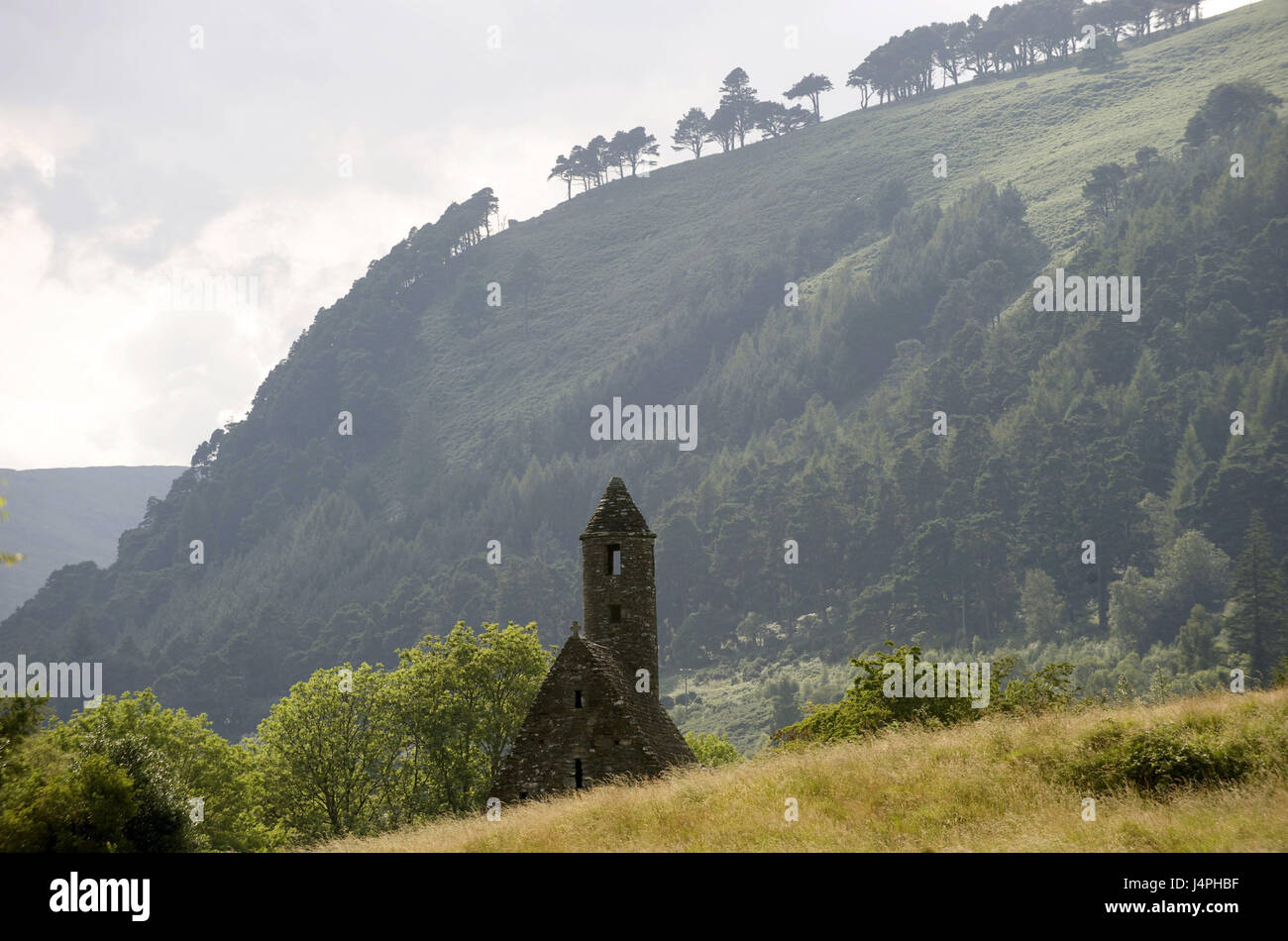 Irland, Leinster, County Wicklow, Glendalough, Kreuzgang Anlage Stockfoto