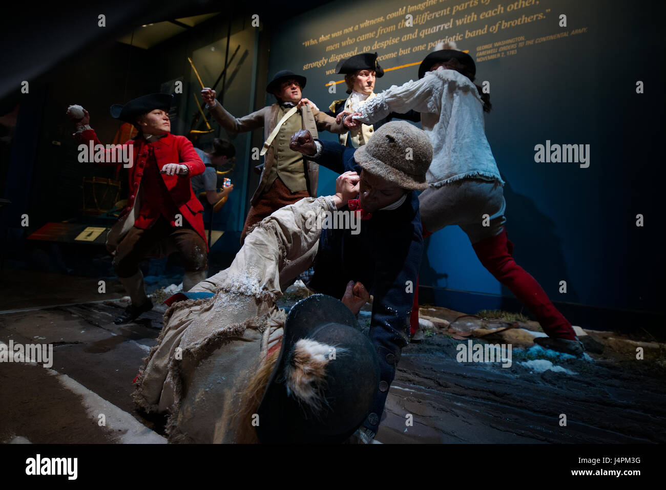 General George Washington sieht man einen Kampf in einem lebensgroßen Diorama, Teil der Ausstellung im Museum of the American Revolution aufbrechen Stockfoto