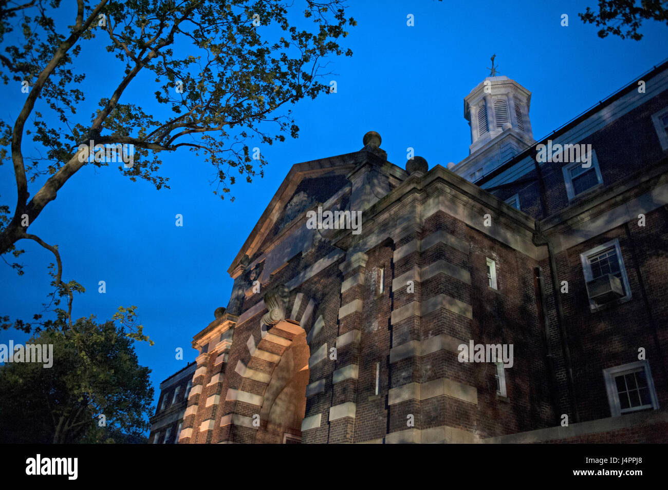 Liggett Hall auf Governors Island wurde im Jahr 1929, eine Regiment der US-Armee Haus abgeschlossen. Es wurde von McKim, Mead, and White entworfen. 12. Mai 2017 Stockfoto