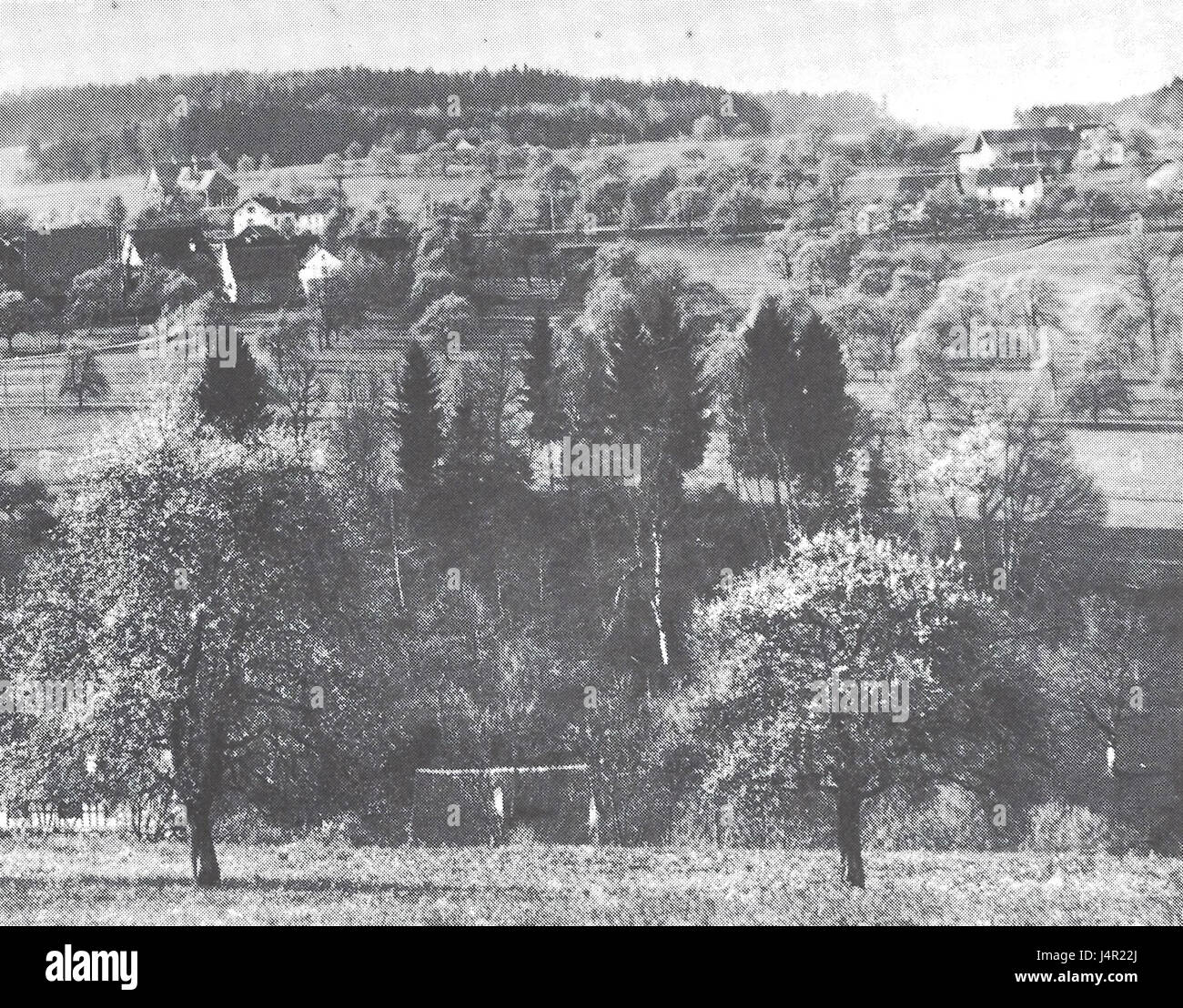 Zollikerberg bezieht sich auf einen historischen Ort in Zürich, Schweiz. Dieses Bild stammt aus dem Jahr 1915 und zeigt die Landschaft und Architektur des Zollikerbergs Anfang des 20. Jahrhunderts und gibt einen Einblick in die Entwicklung der Region zu dieser Zeit. Stockfoto