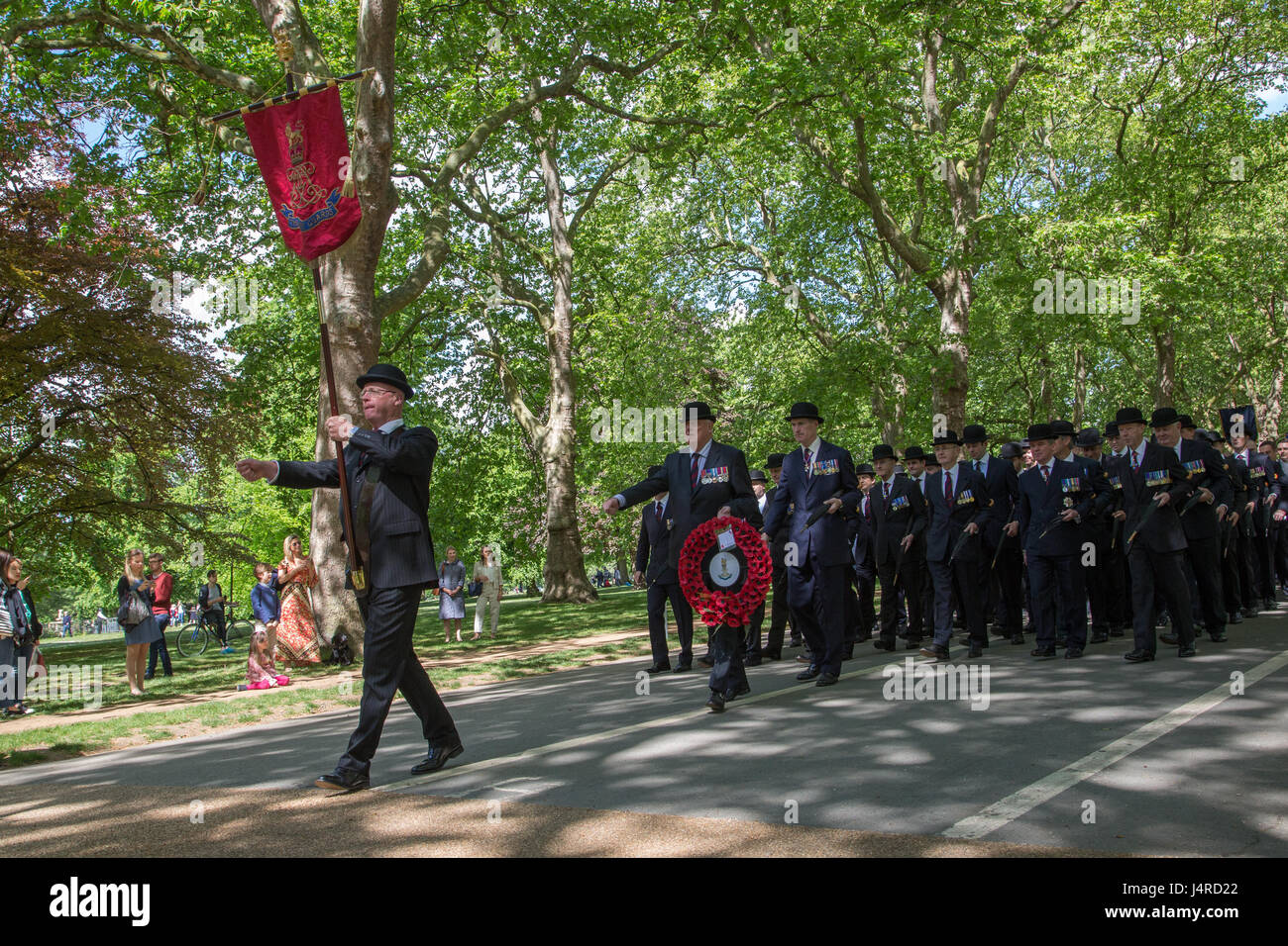 14 Mai 2017, London, UK: jährliche Parade und Service im kombiniert Kavallerie alte Kameraden Verband in der Kavallerie-Gedenkstätte im Hyde Park in London. Offiziere tragen Bowler-Hüte und Anzüge Stockfoto