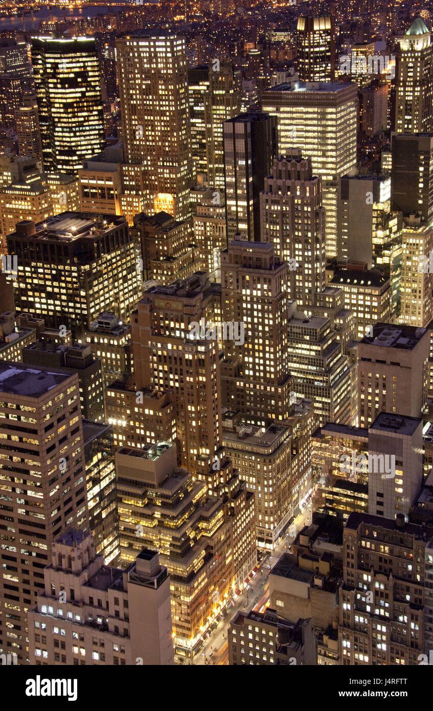 USA, New York City, Midtown, Manhattan, Blick auf die Stadt, Hochhäuser, Abend, Stockfoto
