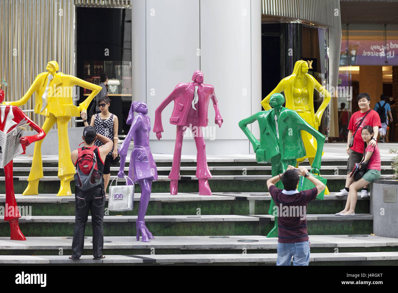 Singapur, Singapur Stadt, Orchard Road, Ionen-Einkaufszentrum, Mode-Statuen, Touristen, Stockfoto