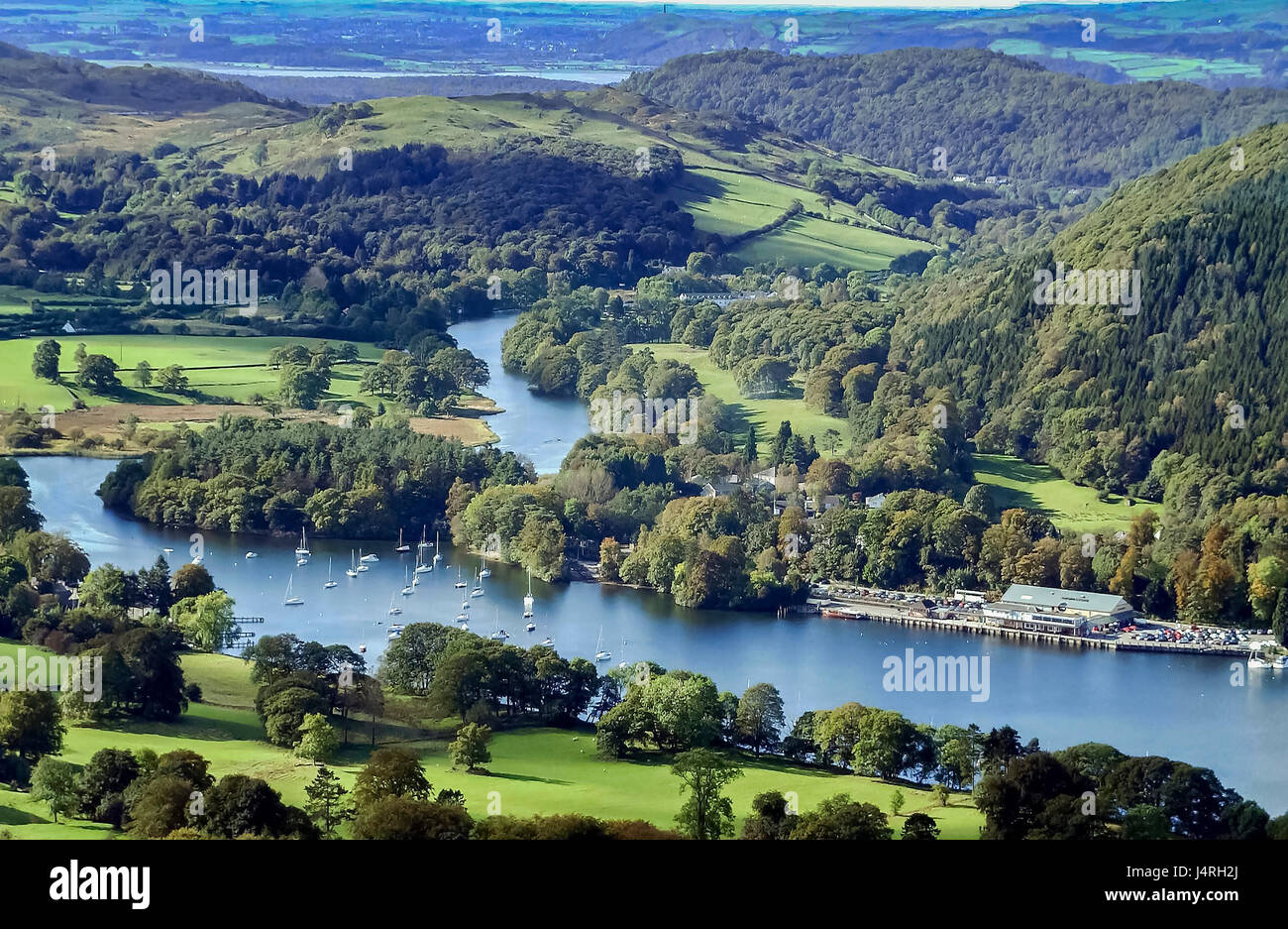 Lake District. Am See am Fluss und Brücke aus Gummers wie Newby. Stockfoto