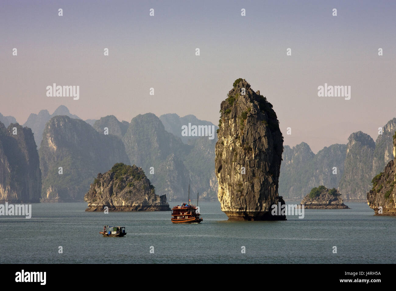 Vietnam, Halong Bay, Rock, Schiffe, Stockfoto