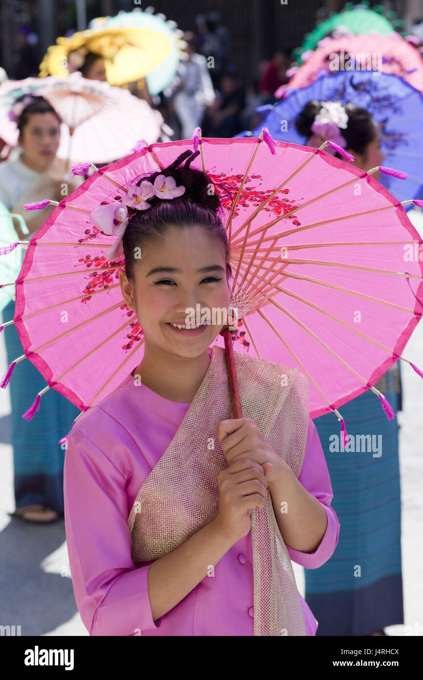 Thailand, Chiang Mai, Chiang Mai Flower Festival, Frau, jung, geschminkt, Blumenschmuck, display, Bildschirm, halbe Portrait, kein Model-Release, Stockfoto