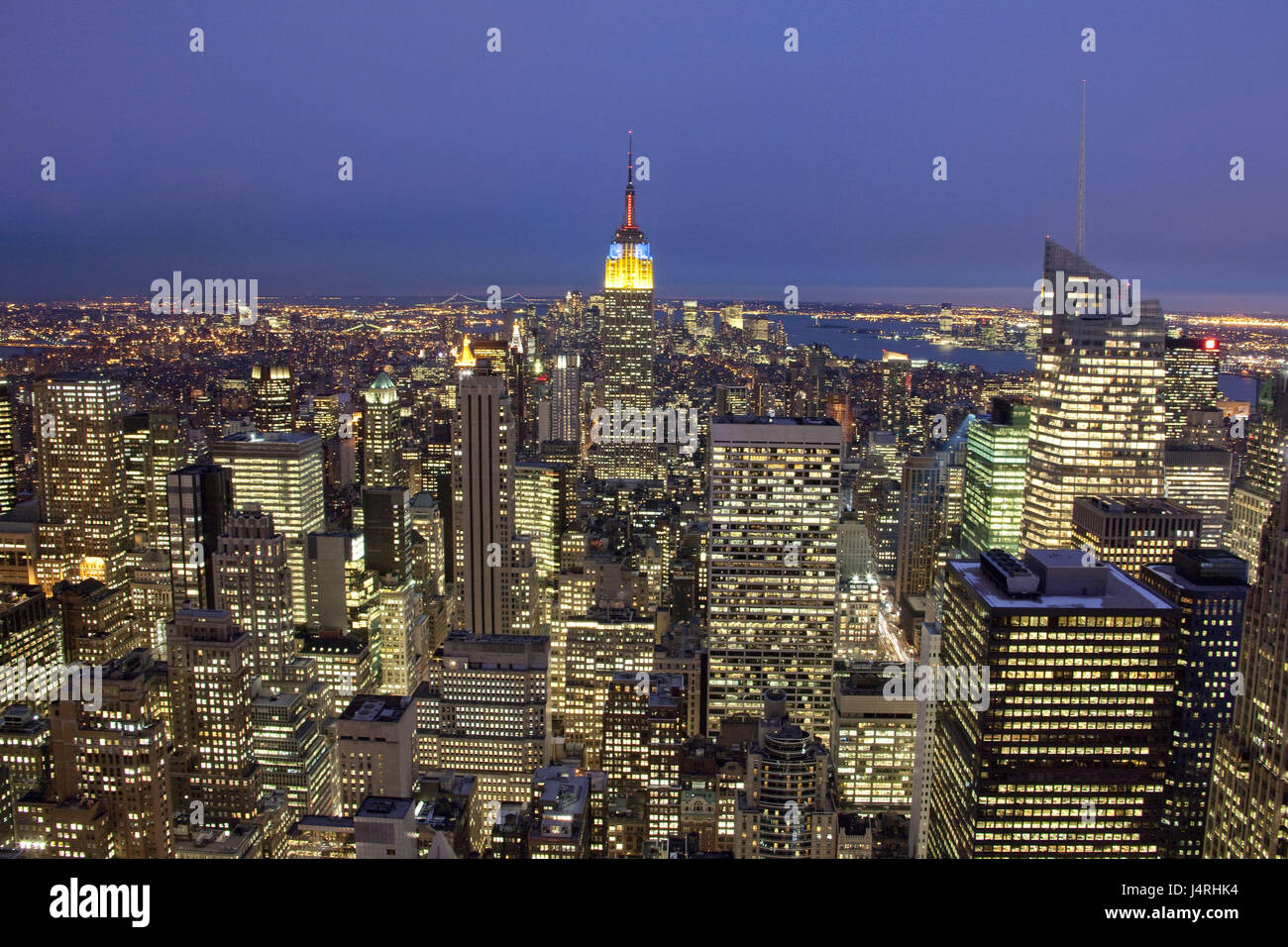 USA, New York City, Midtown, Manhattan, Blick auf die Stadt, Hochhäuser, Abend, Stockfoto