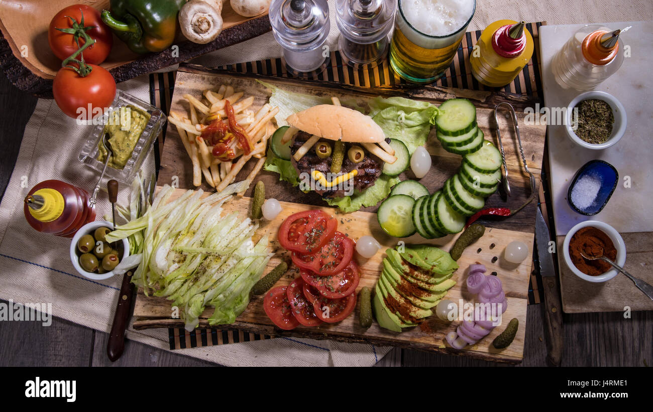 Top-down-Ansicht eines glücklich lächelnde Burger Stockfoto