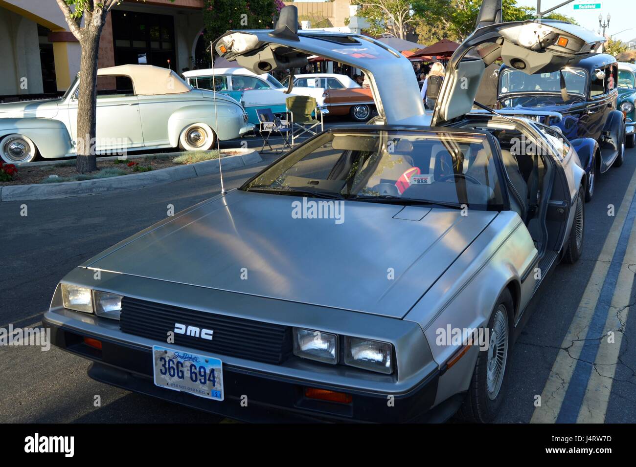 Delorean Zuruck In Die Zukunft Wagen Delorean Mowe Flugelauto