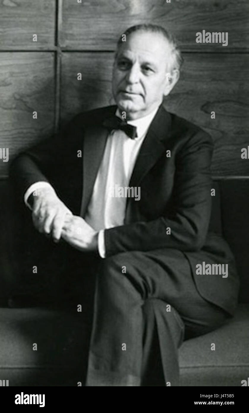 Ulvi Cemal Erkin war ein bekannter türkischer Komponist, der für seine Beiträge zur klassischen türkischen Musik bekannt war. Seine Werke umfassen Orchesterkompositionen, Kammermusik und Vokalwerke, die türkische Nationalmusikstile widerspiegeln. Stockfoto