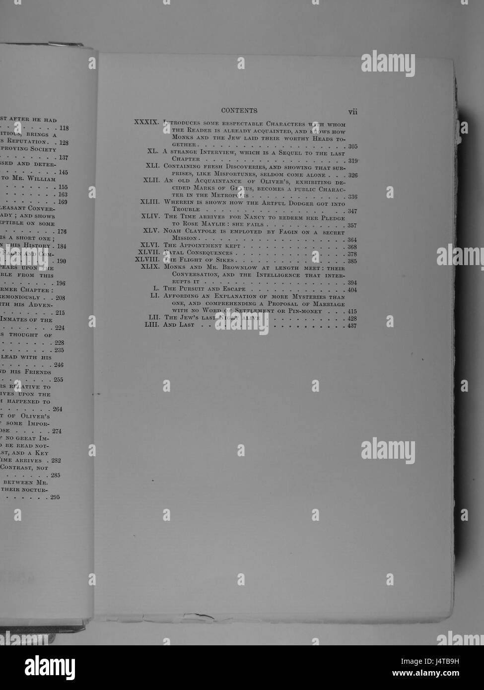 Band 4 von *die Schriften von Charles Dickens* enthält eine Sammlung von Dickens’ literarischen Werken, die sich auf die kreativen Beiträge des Autors zur Literatur des 19. Jahrhunderts konzentriert. Der Band präsentiert eine umfassende Auswahl seiner Geschichten, die seinen sozialen Kommentar, seine Charakterentwicklung und seinen innovativen Erzählstil hervorheben. Stockfoto