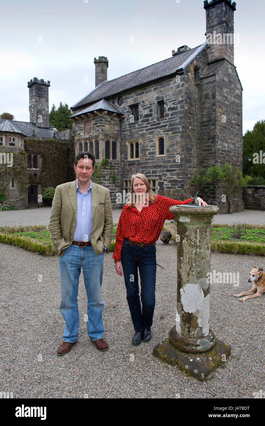 Gwydyr schloss, llanwrst, North Wales, UK mit Inhaber Peter welford & Judy Corbett und zeigt die getäfelten Speisesaal von William Randolph Hearst gekauft Stockfoto