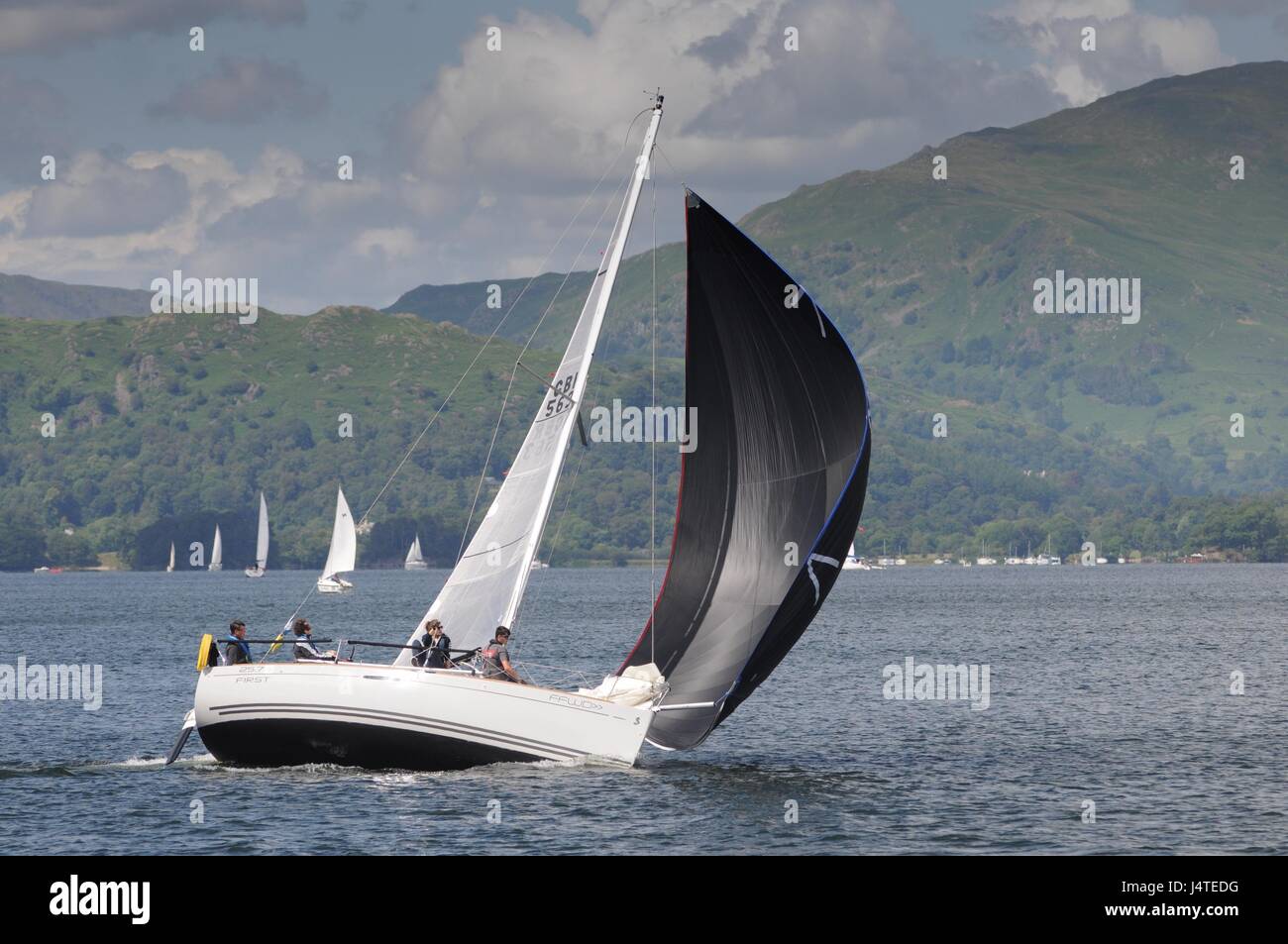 Segeln auf dem Windermere Stockfoto