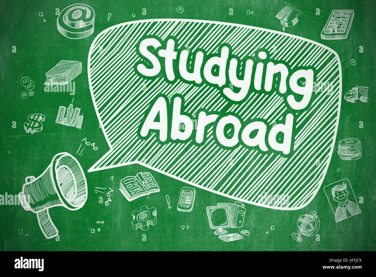 Studieren im Ausland - Doodle Illustration an grüne Tafel. Stockfoto