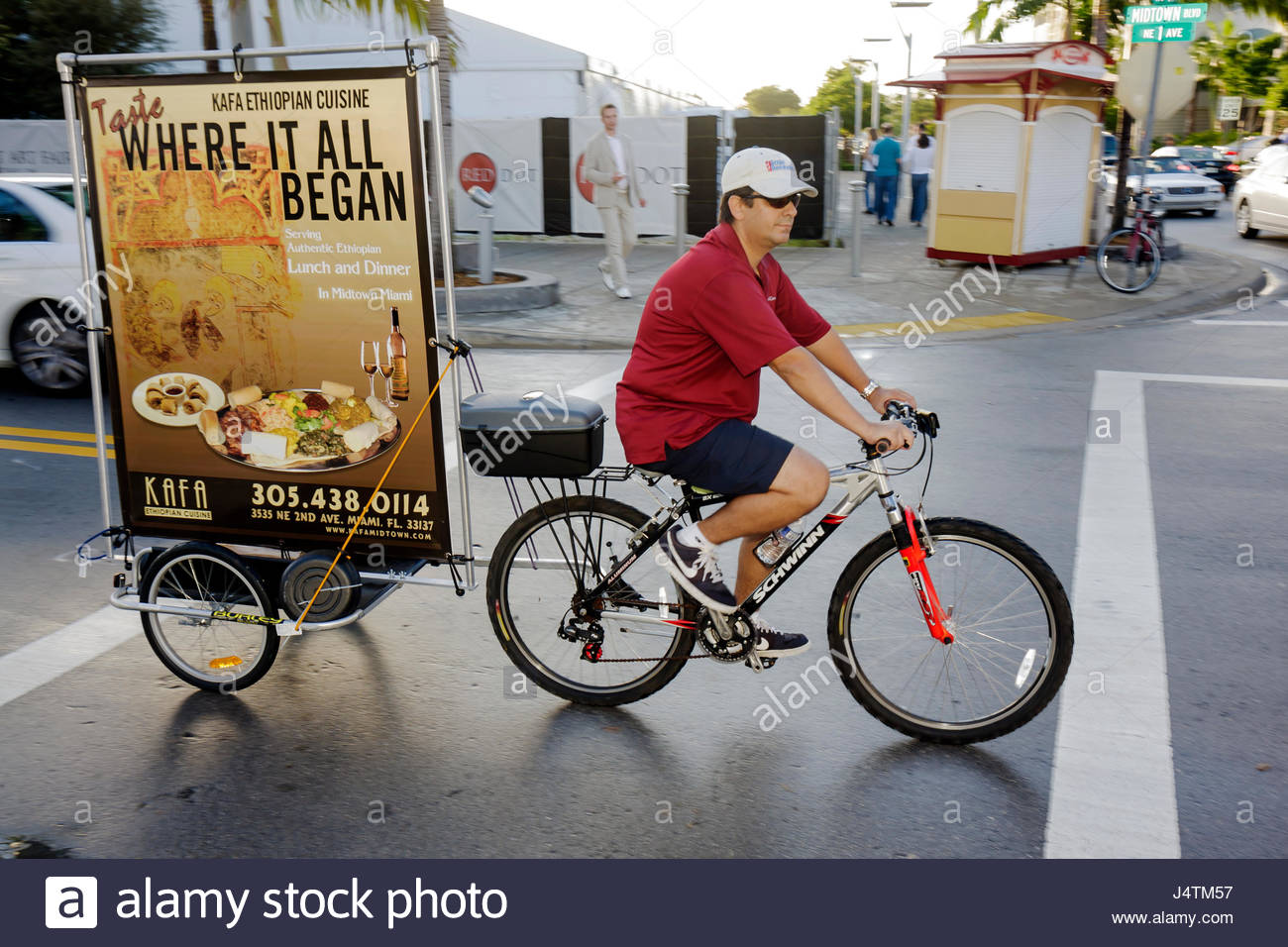 Miami Florida Midtown mann Fahrrad Reklametafeln Werbung