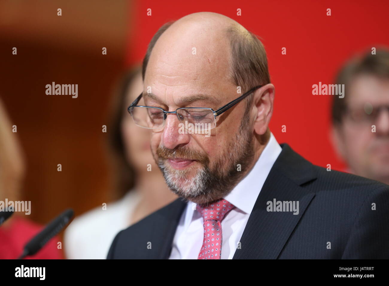 Berlin, Deutschland. 14. Mai 2017. Wahl zum Landtag in NRW am 14. 05. 2017. Drücken Sie Aussagen mit Martin Schulz im Atrium des Willy-Brandt-Haus. Der Parteichef Martin Schulz in der Parteizentrale der SPD auf der kurfürstlichen Party in Berlin. Das Bild zeigt Martin Schulz. Bildnachweis: Simone Kuhlmey/Pacific Press/Alamy Live-Nachrichten Stockfoto