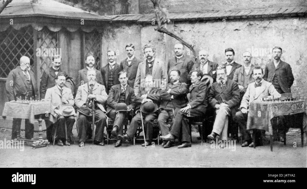 Wien war 1898 ein kulturelles und politisches Zentrum in Europa und erlebte eine Mischung aus historischen Traditionen und modernen Einflüssen. Diese Zeit markierte bedeutende Entwicklungen in Kunst, Architektur und sozialem Leben in der österreichischen Hauptstadt. Stockfoto