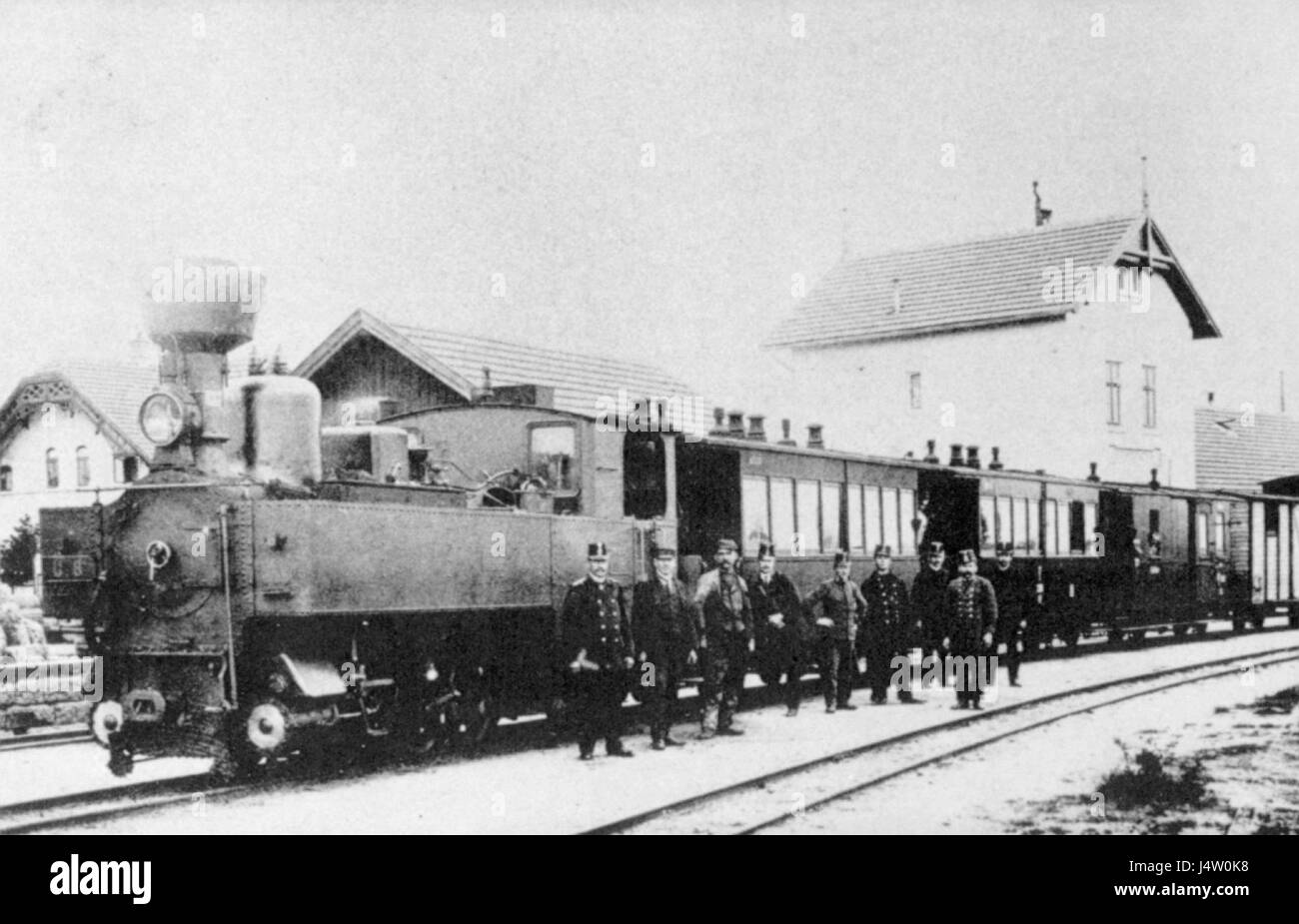 Dieses Bild fängt das malerische Waldviertel Österreichs ein, das für seine ländliche Landschaft, die traditionellen Dörfer und das reiche Kulturerbe bekannt ist. Es zeigt die historische Essenz der Gegend, die durch die Zeit erhalten wurde. Stockfoto