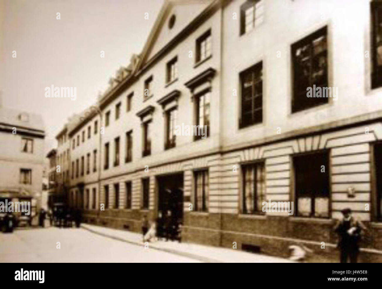 Der Weihergarten ist ein historischer Garten, der wahrscheinlich an die Kultur- und Sozialgeschichte seiner Region gebunden ist. Das Bild kann sein Design, seine historische Bedeutung und sein kulturelles Erbe als Garten von Bedeutung darstellen. Stockfoto