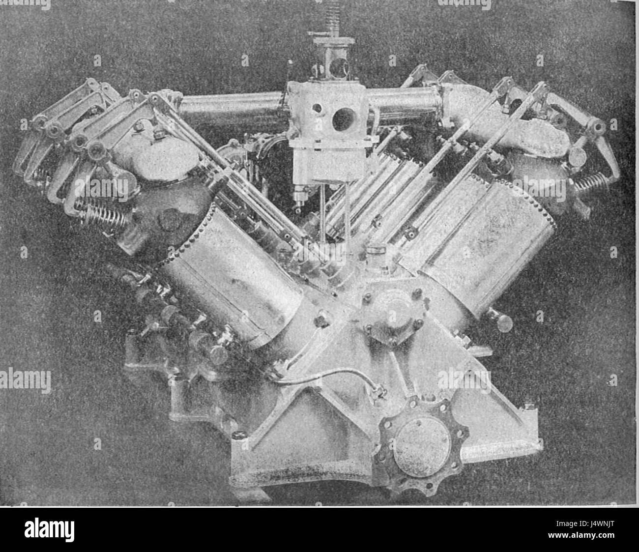 Das Wolseley 120 ps V8-Triebwerk ist ein historisches Flugzeugtriebwerk, das für sein Design und seine Anwendung in der Luftfahrt während des frühen 20. Jahrhunderts bekannt ist. Sie war Teil der technologischen Fortschritte bei Flugzeugmotoren, die Wolseley in den 1920er Jahren entwickelte Stockfoto