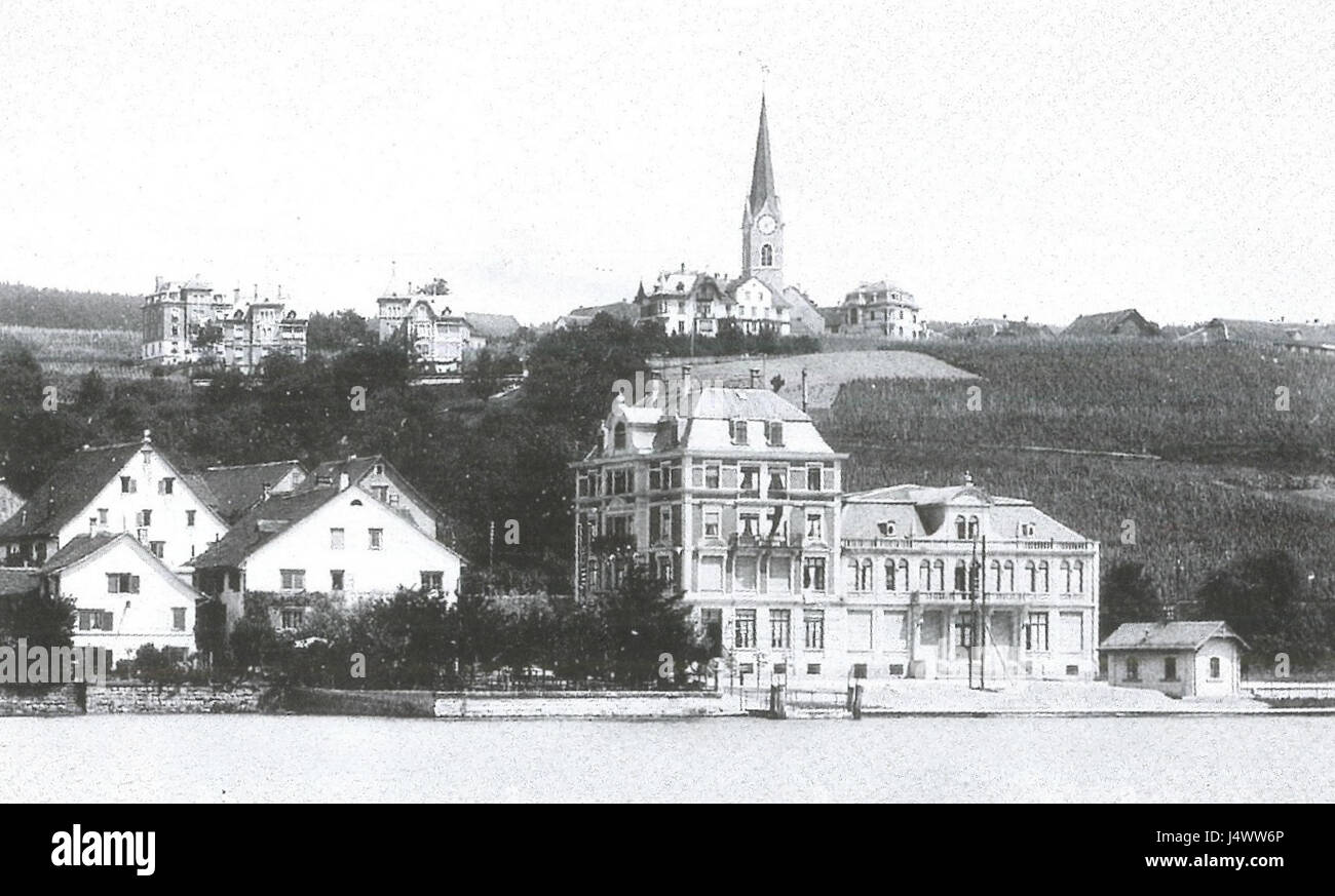 Das Zollikon Casino wurde 1899 gegründet und ist ein historisches Gebäude in der Schweiz, das Ende des 19. Jahrhunderts als Veranstaltungsort für Unterhaltung und gesellschaftliche Zusammenkünfte diente. Stockfoto