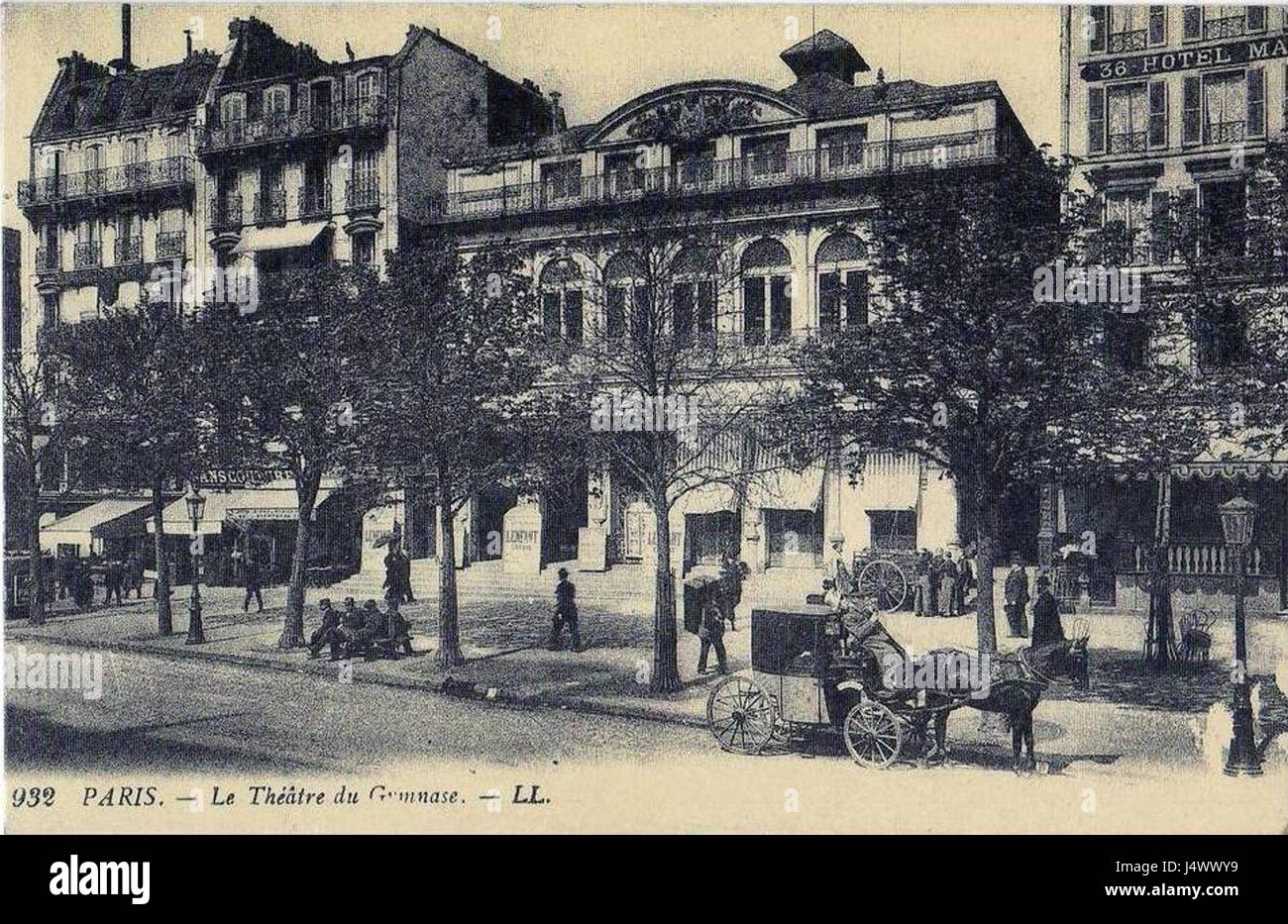 Eine historische Referenz an das Theater de Gymnase, ein ikonisches französisches Theater in Paris, berühmt für seine Theaterstücke und Aufführungen während des frühen 20. Jahrhunderts, insbesondere um 1910. Stockfoto