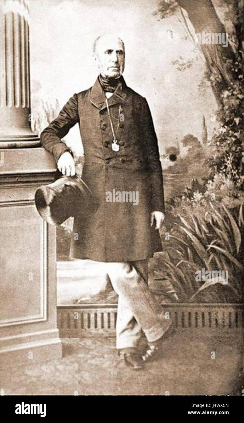 Das Bild zeigt eine Gruppe von Personen, deren Identitäten unbekannt sind. Kontext, Ort und Zeitraum des Fotos werden nicht angegeben, sodass die Details des Hintergrunds und der Aktivitäten unklar bleiben. Es ist eine Darstellung einer unbekannten Gruppe in der Geschichte. Stockfoto