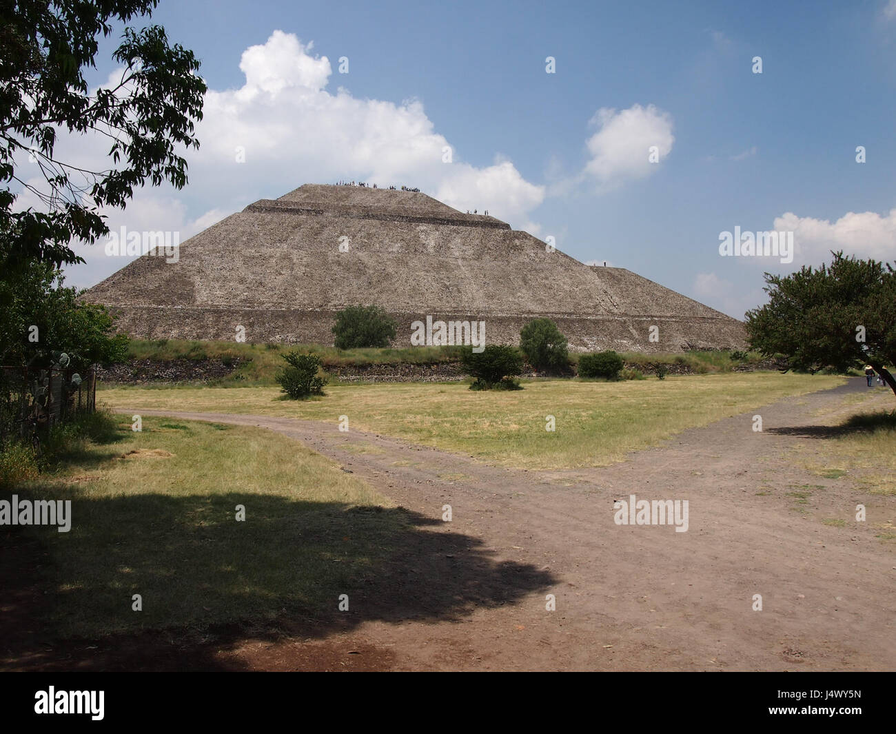 Der Tempel der Sonne, der in diesem Bild dargestellt wird, ist Teil des Wikimania-Ereignisses, einer Feier der Wikimedia-Kultur und ihrer globalen Wirkung. Dieser Tempel symbolisiert Wissen und Erleuchtung. Stockfoto