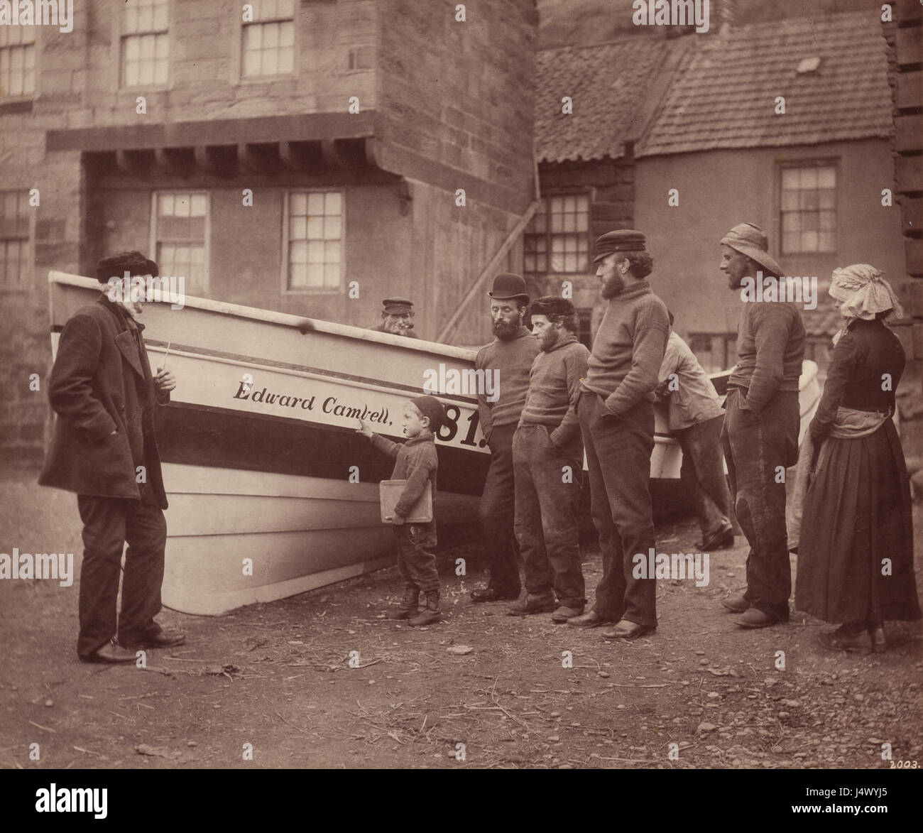 „The Edward Cambell“ ist eine Fotografie von Francis Meadow Sutcliffe, bekannt für seine Arbeiten, die Themen aus der viktorianischen Epoche einfangen und sich oft auf die englische Gesellschaft und ihre Landschaften konzentrieren. Stockfoto