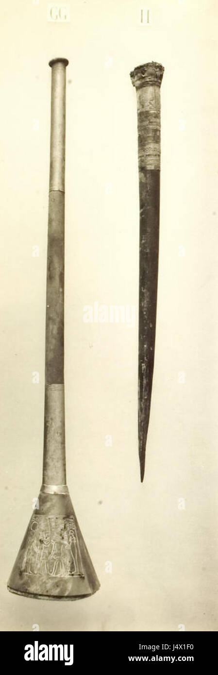 Diese Fotos zeigen das Grab von Tutanchamun, dem berühmten ägyptischen Pharao. Die Bilder zeigen Artefakte, Grabkammern und Schätze, die im Grab gefunden wurden, was die Bedeutung der Entdeckung unterstreicht. Stockfoto