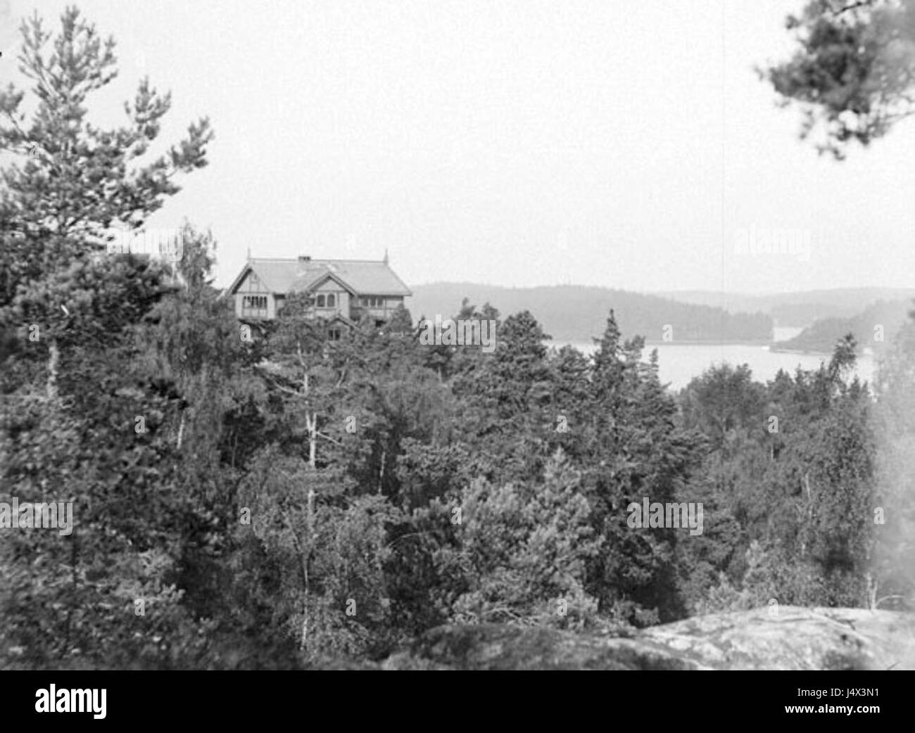 Die Villa Sagatun, erbaut 1880, ist ein historisches Gebäude, das sich durch seinen architektonischen Stil und seine Bedeutung im Kontext des 19. Jahrhunderts in seiner Region auszeichnet. Stockfoto