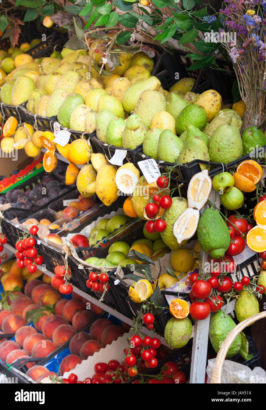 Eine Straße stand von frischem Gemüse in Sizilien, Italien Stockfoto