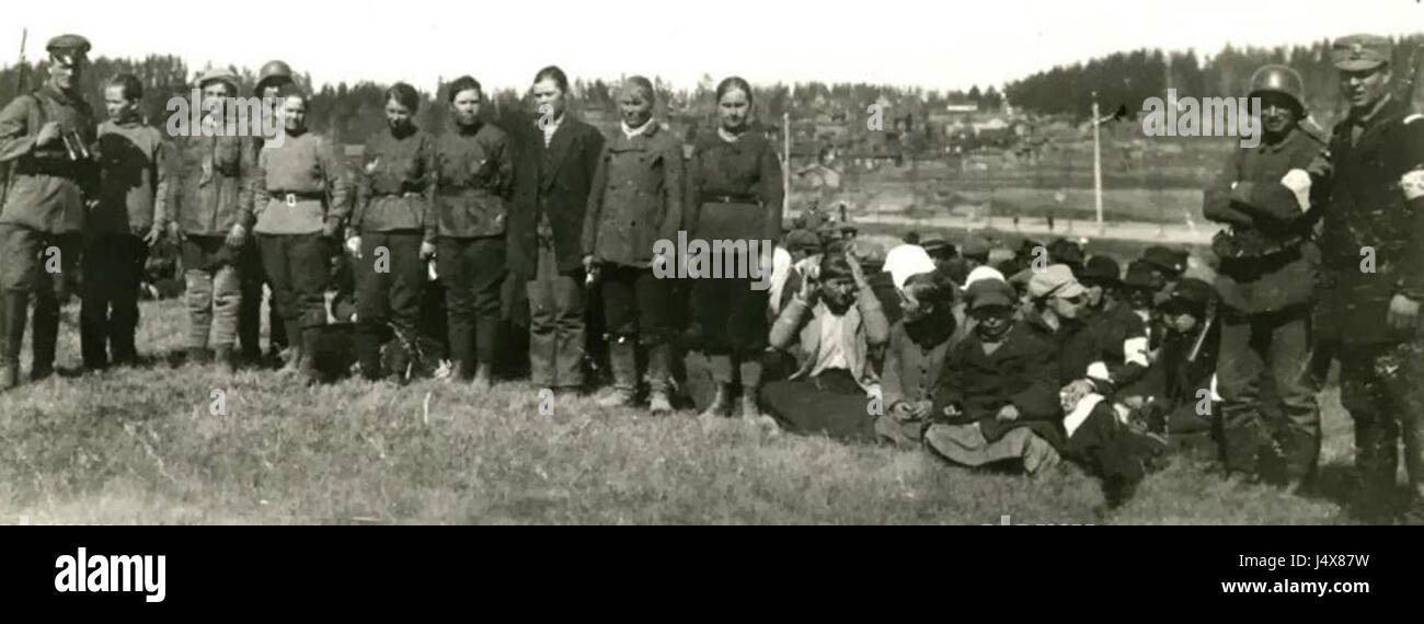 Die Valkeakoski Frauengarde war eine Gruppe von Frauen, die während des finnischen Bürgerkriegs 1918 dienten. Sie waren Teil des umfassenderen Konflikts und spielten eine wichtige Rolle in der finnischen Geschichte des frühen 20. Jahrhunderts. Stockfoto