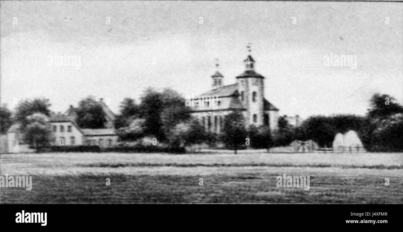 Die Uetersen Klosterkirche in Uetersen wurde 1850 fotografiert. Sie repräsentiert den architektonischen Stil und die religiöse Bedeutung deutscher Kirchenbauten aus dem 19. Jahrhundert. Stockfoto