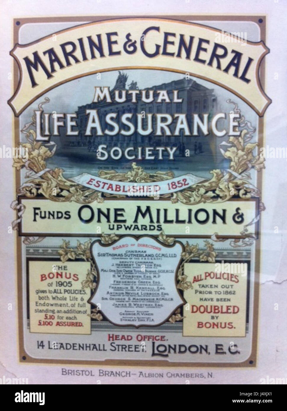 Auf dem Poster von 1905 für die Marine and General Mutual Life Assurance Society werden die Dienstleistungen des Unternehmens, einschließlich Lebensversicherungspolicen, hervorgehoben. Es spiegelt Marketingtechniken des frühen 20. Jahrhunderts wider und ist ein historisches Artefakt der Lebensversicherungsbranche. Stockfoto