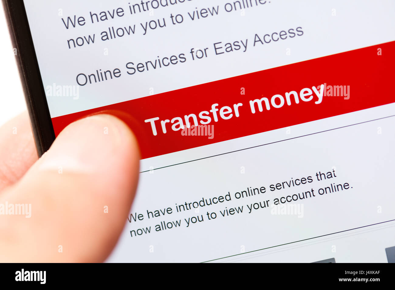 Smartphone Touchscreen mit roten Knopf Geld überweisen. Business-e-Commerce-Konzept. Stockfoto