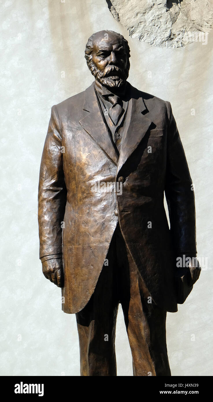 Statue von Ismail Qemal Bej Vlora in Tirana, Albanien am 29. September 2016. Stockfoto