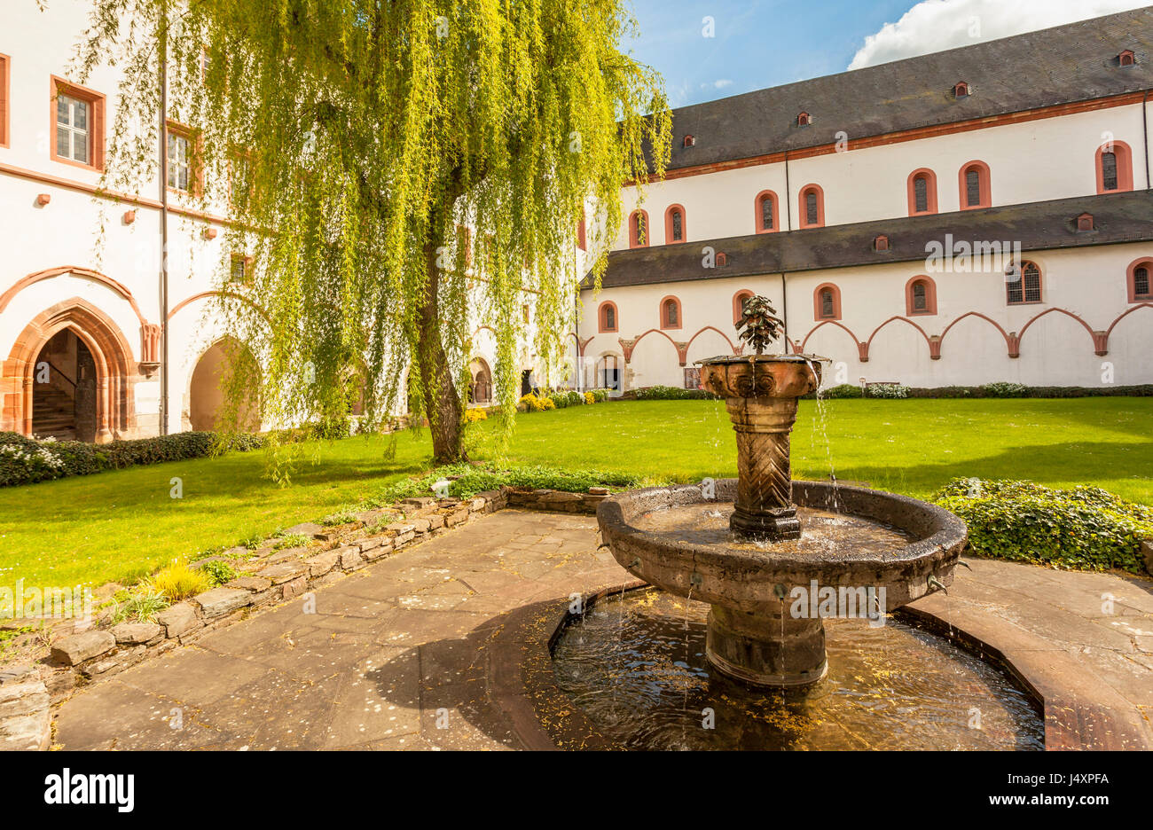 Blick auf das Kloster Eberbach Kloster Eltville am Rhein Rheingau Hessen Deutschland Stockfoto