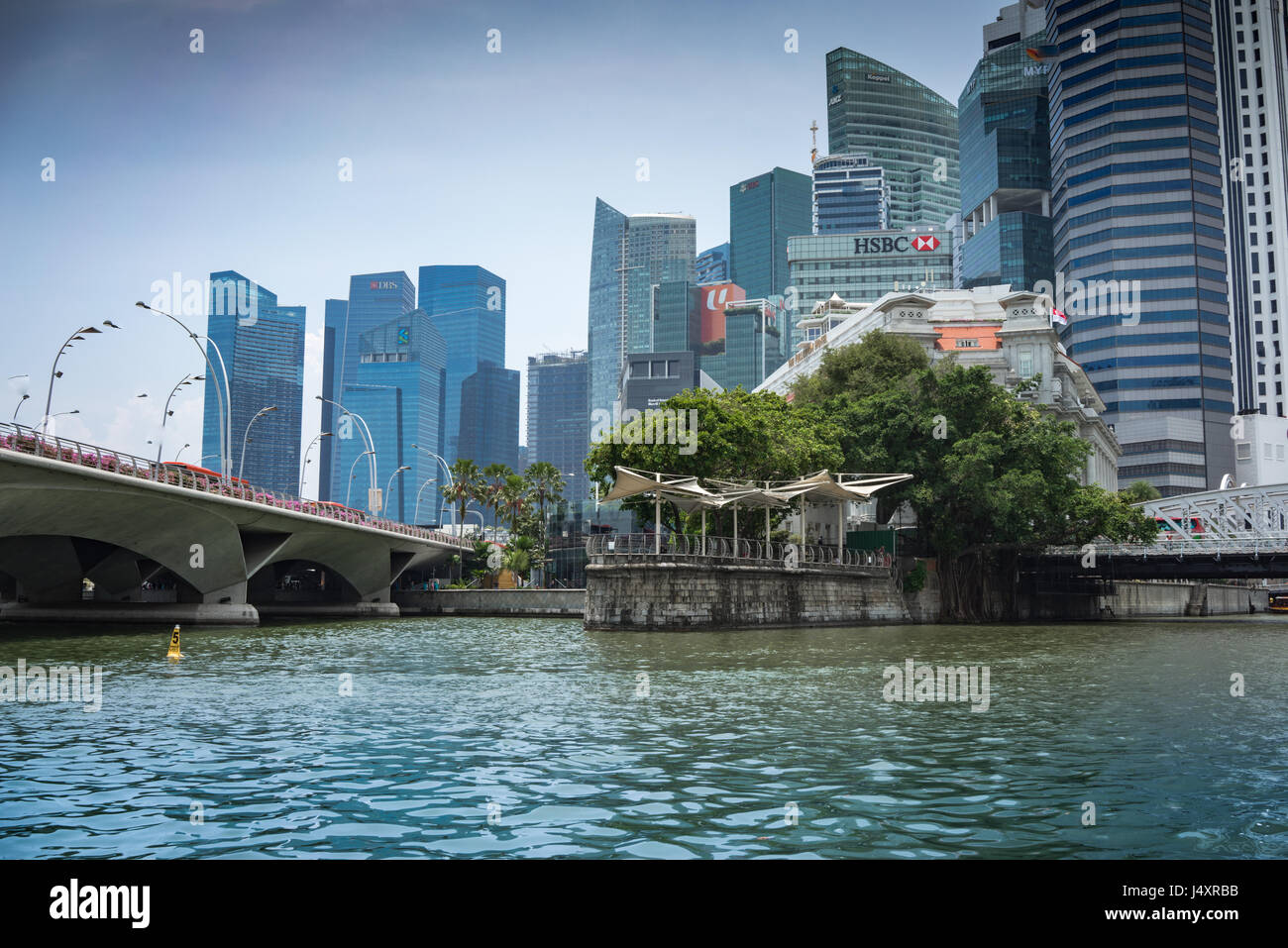 Skyline von Singapur mit Wolkenkratzern Stockfoto