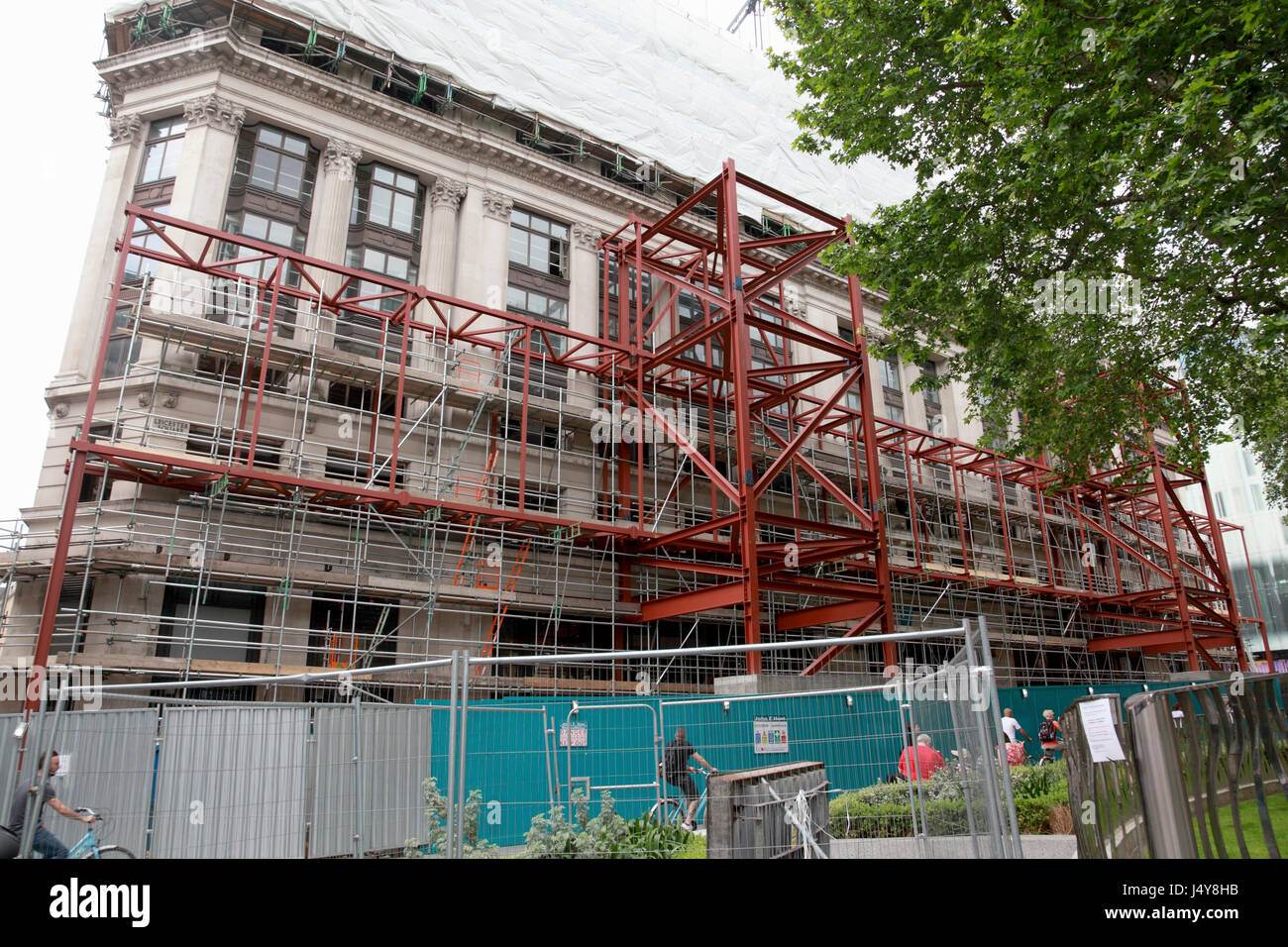 Die Hotelentwicklung der Edwardian Fraktion auf der Westseite der Leicester Square, London zerstören das Odeon West End Stockfoto