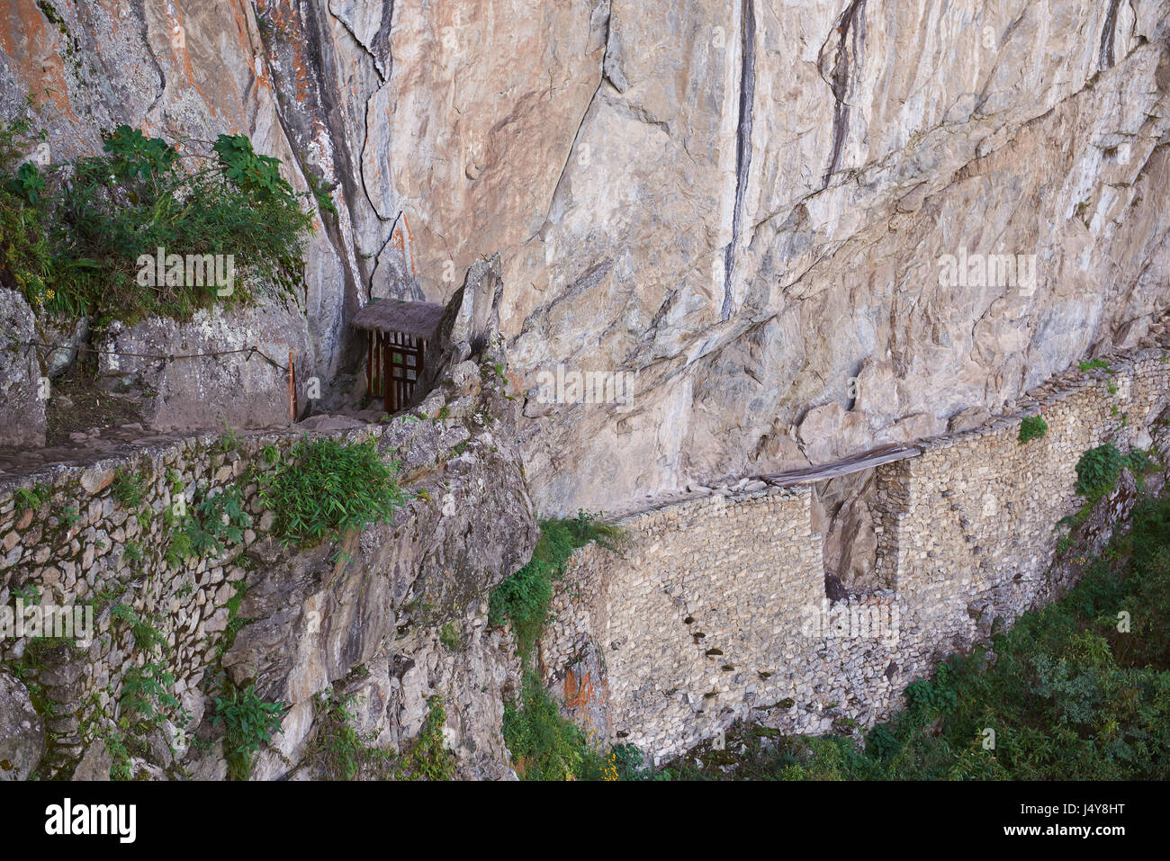 Alten Inka-Brücke in verlorene Stadt Machu Piccchu. Trail zu alten Inka-Brücke Stockfoto