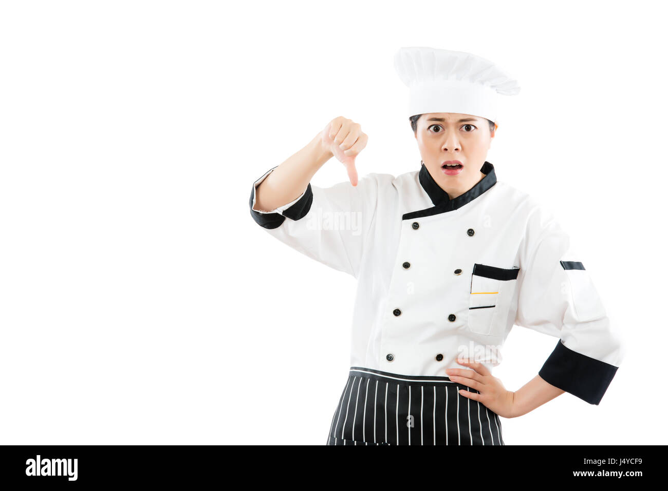 Mischlinge asiatische Frau Koch Abneigung und Daumen nach unten Handgeste Signal zeigen. isoliert auf weißem Hintergrund. Beruf und Branche Job-Konzept. Stockfoto