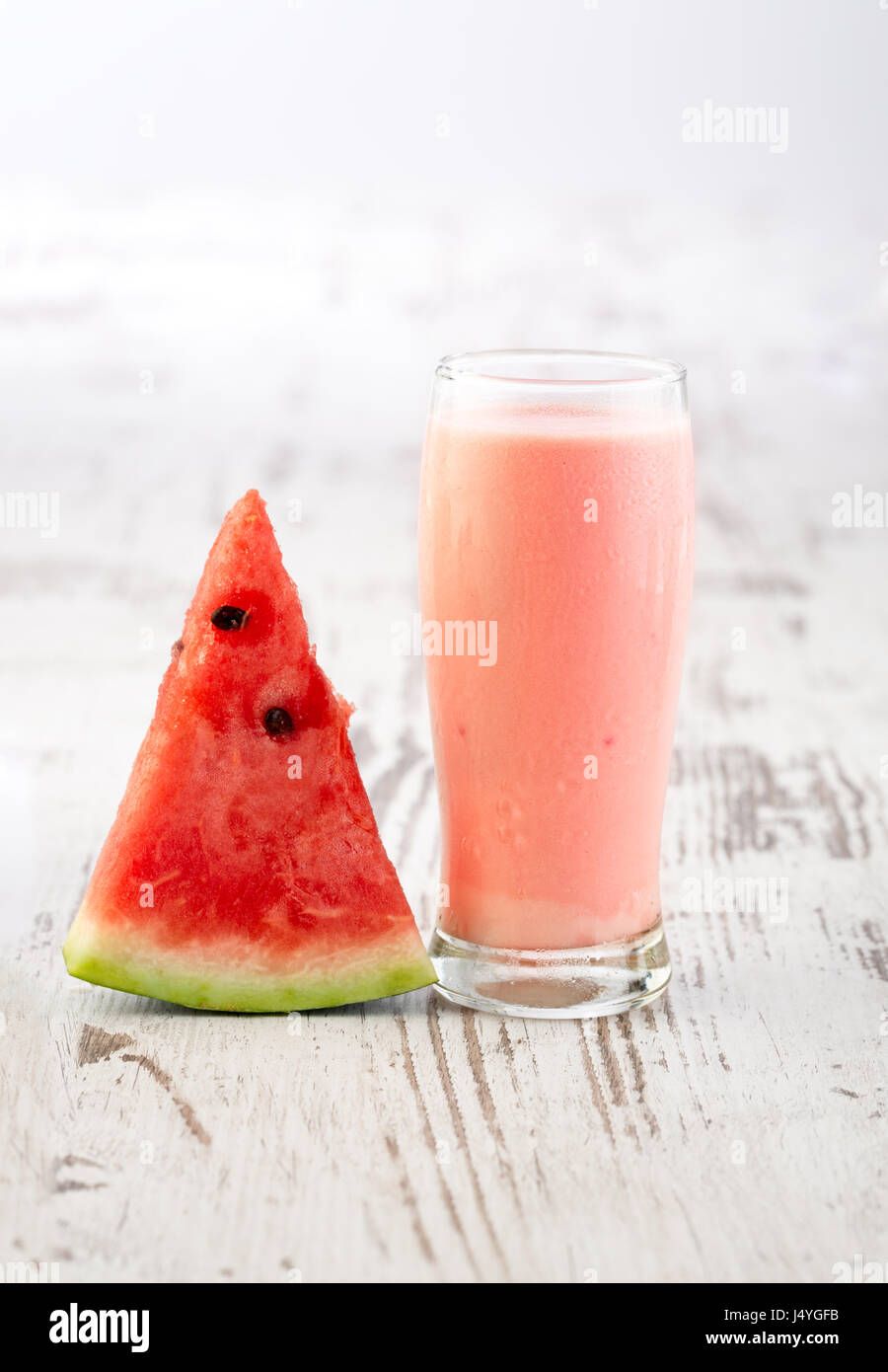 Glas von Wassermelonen-smoothie Stockfoto