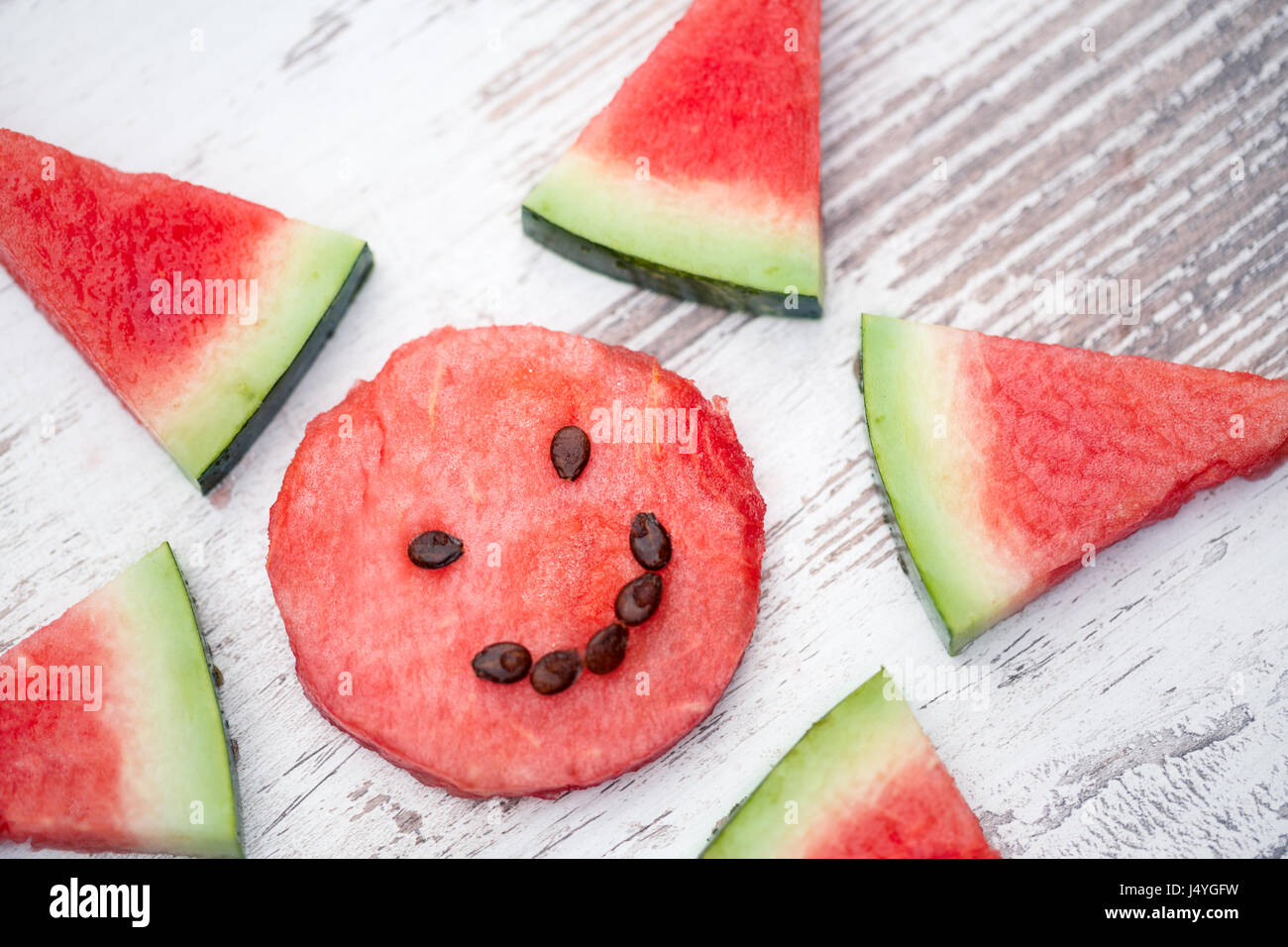 lustige dekorierten Scheiben Wassermelone Stockfoto
