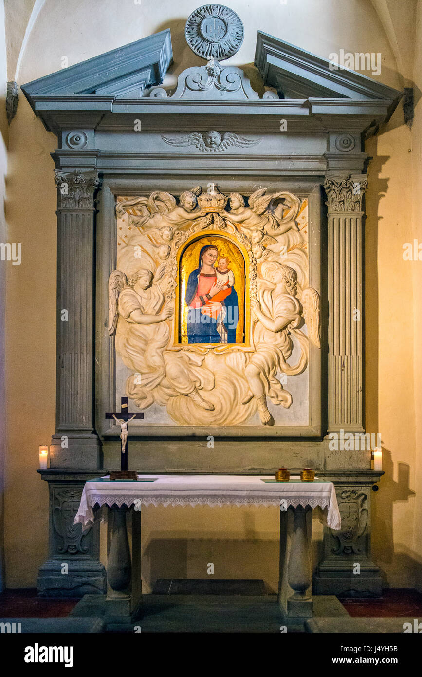 Pieve di Sant'Agata, im Inneren der Kapelle unserer lieben Frau bleibt das Bild der "Madonna mit Kind" von Jacopo di Cione, Abschnitt XIV Stockfoto