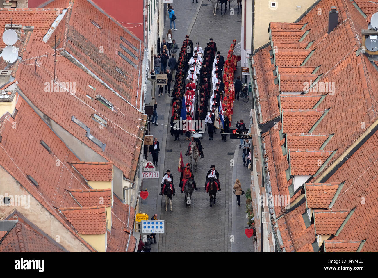 Anlässlich des "Welttages der Krawatte" machte Honorary Cravat Regiment ein großes Spektakel Wechsel der Guard of Honour der Krawatte, Zagreb Stockfoto