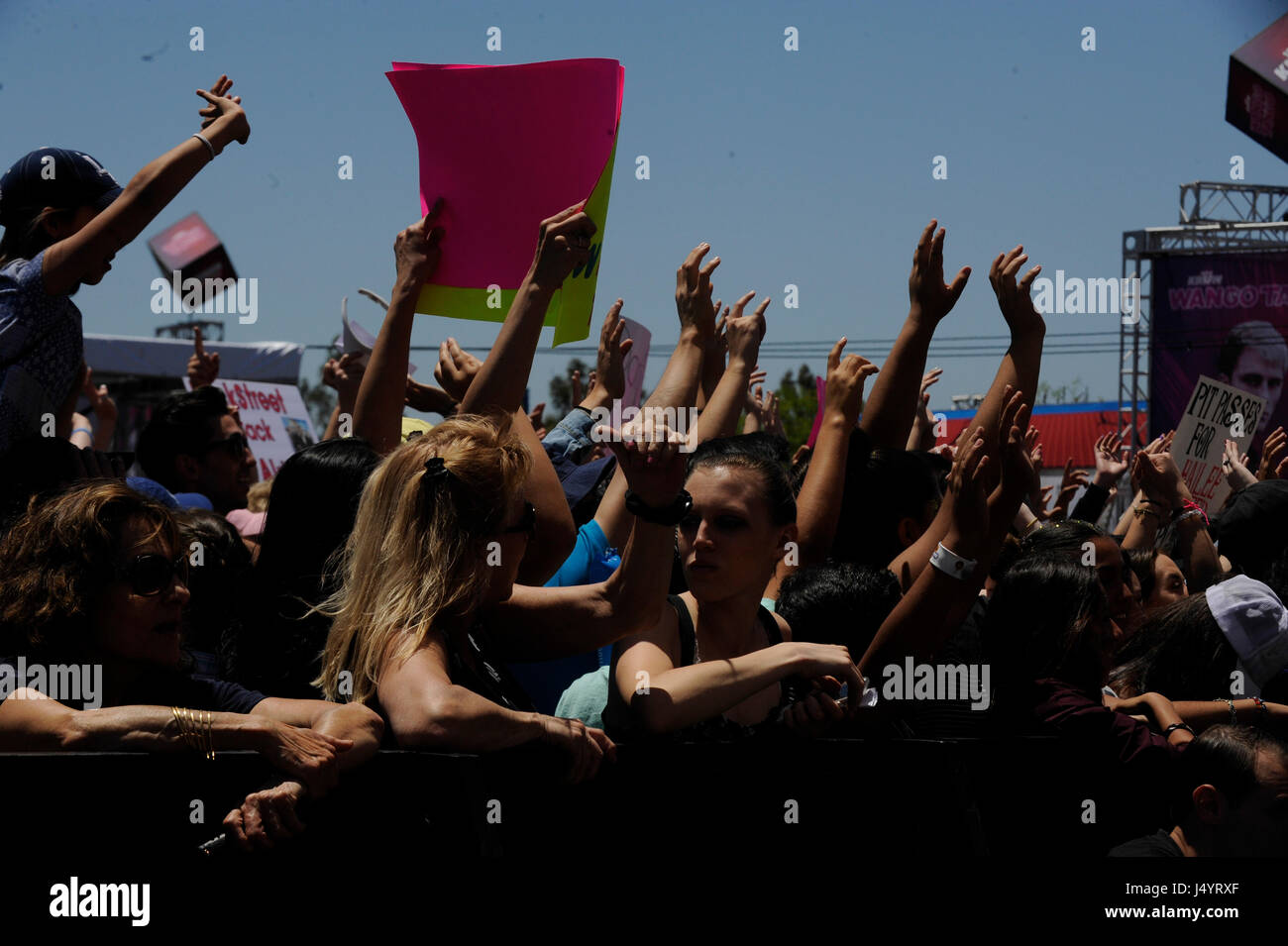 Masse in der 2017 KIIS FM Wango Tango im StubHub Center am 13. Mai 2017 in Carson, Kalifornien. Stockfoto