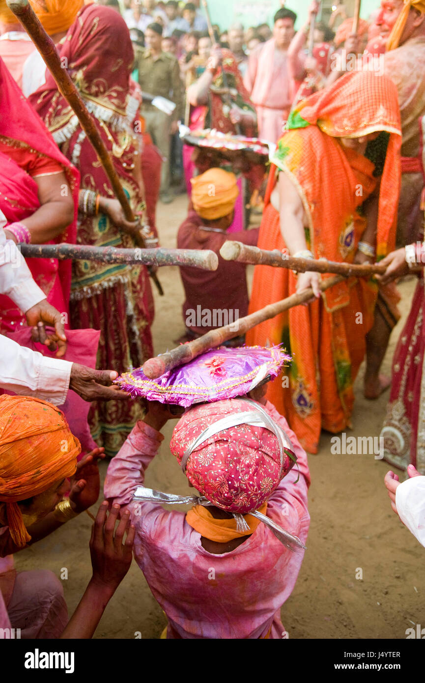 Die Menschen Sie feiern Lathmar, Holi Festival, Mathura, Uttar Pradesh, Indien, Asien Stockfoto