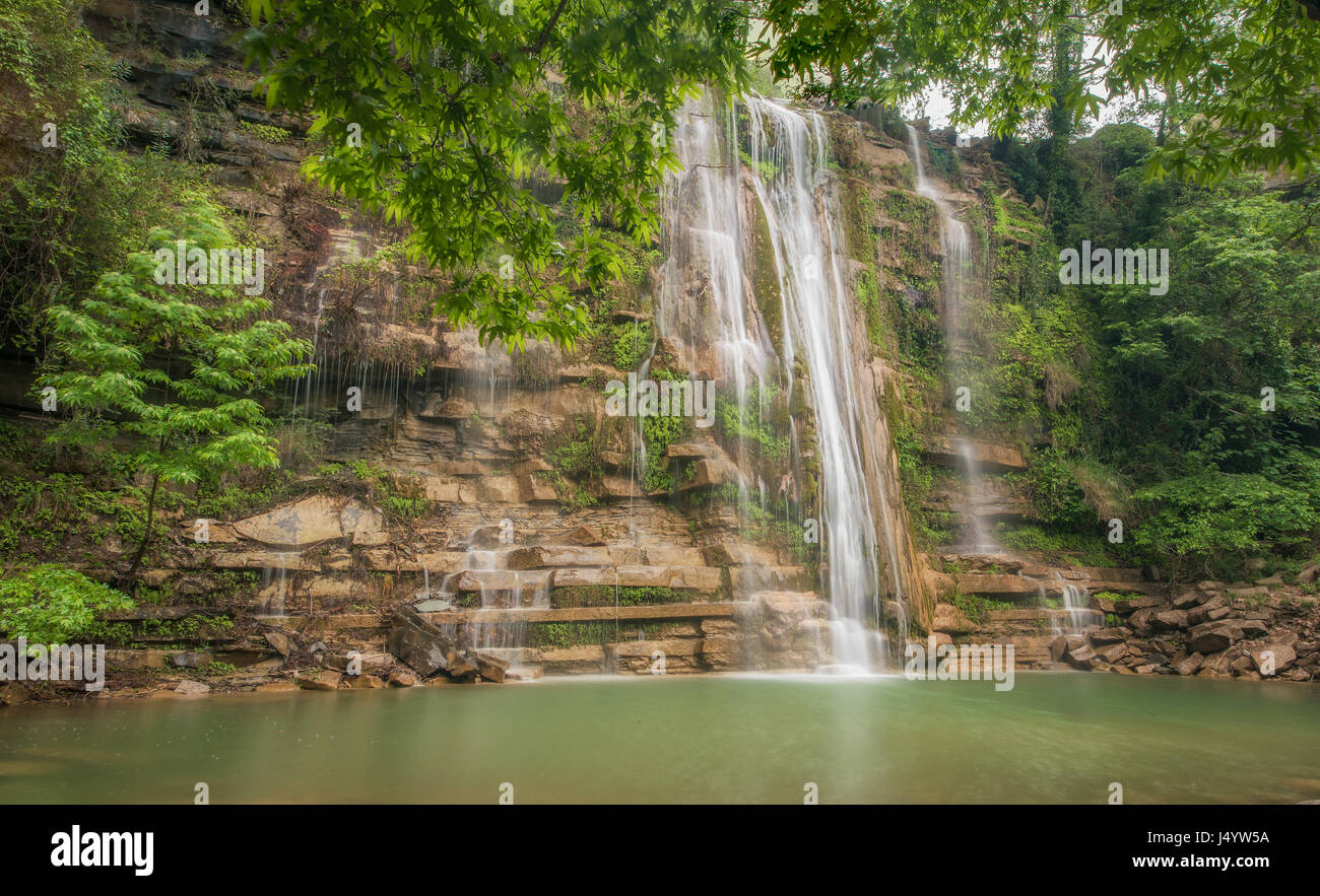 Schöne tolle tiefen Wald Wasserfall in Adana, Türkei, Simit Wasserfall Stockfoto
