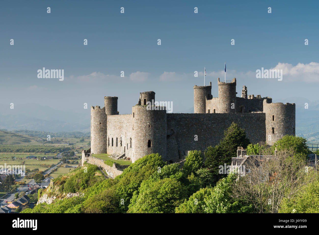 Harlech Castle im hellen Frühling Sonnenschein Stockfoto